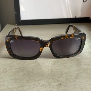 YADA YADA - TORTOISE / SMOKE quay sunglasses
